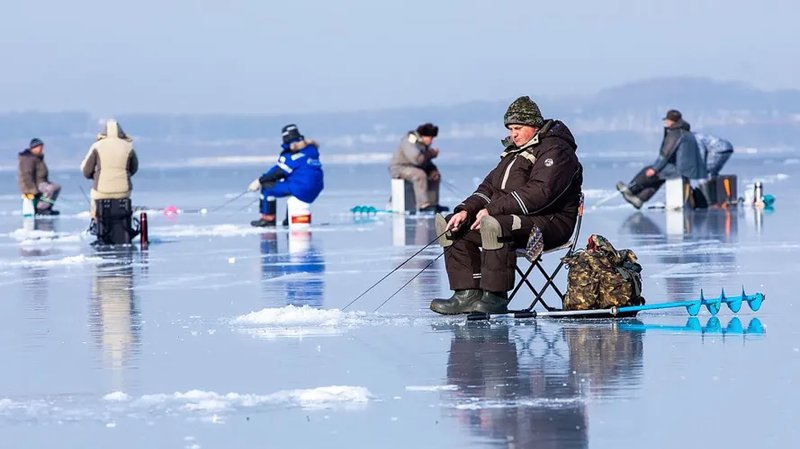 Discover ice fishing game
